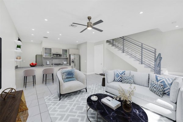 1025 NE 18th #103 Fort Lauderdale, FL 33304