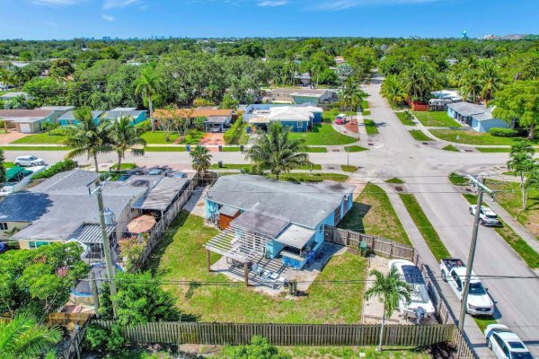 3241 SW 19th St Fort Lauderdale, FL 33312
