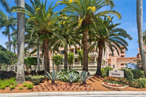 13645 Deering Bay Dr #PH 164 Coral Gables, FL 33158