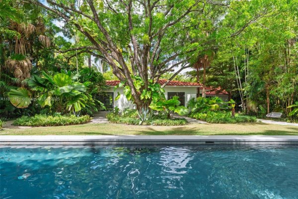 621 NE 55th St Miami, FL 33137