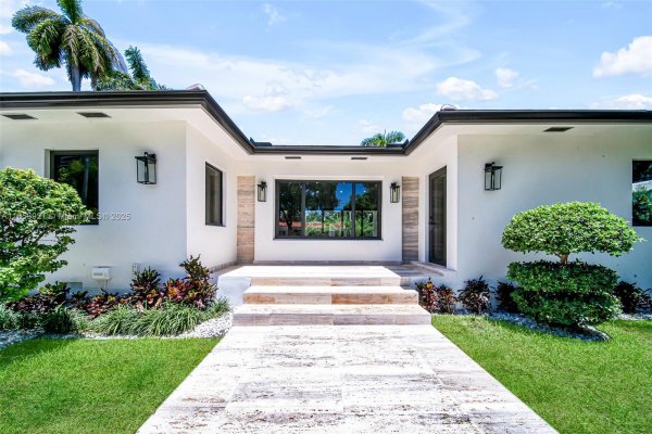 899 NE 71st St Miami, FL 33138