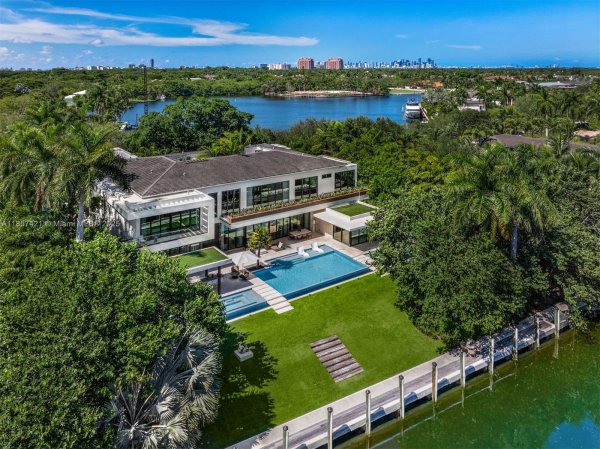 540 Leucadendra Dr Coral Gables, FL 33156 540 Leucadendra Dr Coral Gables, FL 33156