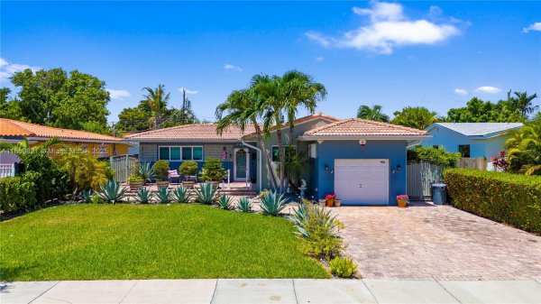 7528 Hispanola Ave North Bay Village, FL 33141