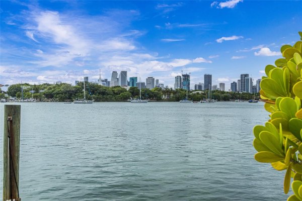 1110 Venetian Way #1A Miami, FL 33139