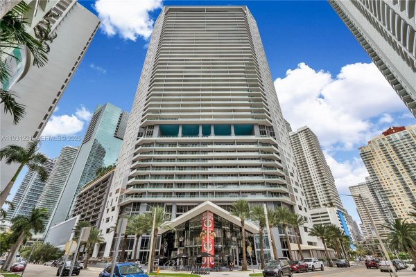 1300 Brickell Bay Dr #1704 Miami, FL 33131