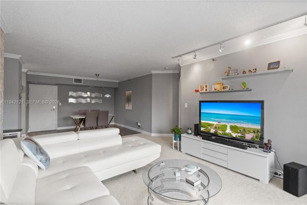 3600 Mystic Pointe Dr #309 Aventura, FL 33180