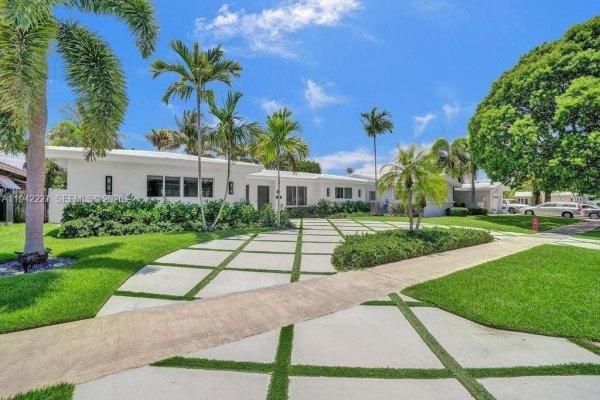 2080 NE 65th St Fort Lauderdale, FL 33308