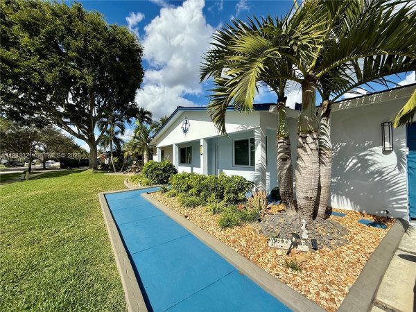 5921 SW 17th St Plantation, FL 33317