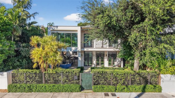 1529 SE 2nd Ct Fort Lauderdale, FL 33301