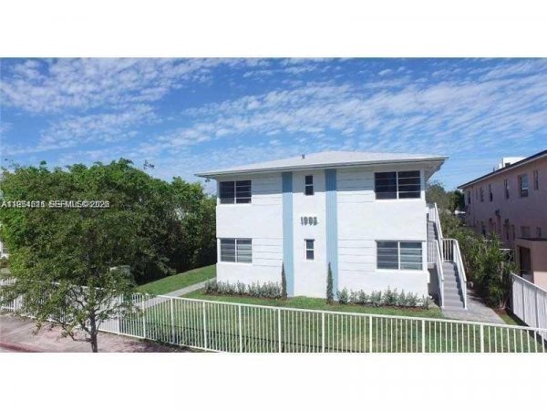 1995 Marseille Dr #4 Miami Beach, FL 33141