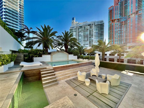 50 S Pointe Dr #LOFT5 Miami Beach, FL 33139
