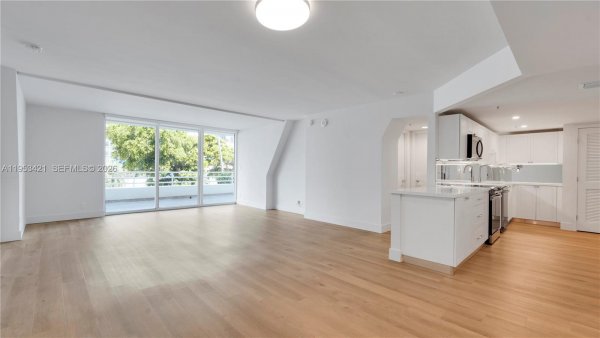 555 NE 34th St #705 Miami, FL 33137