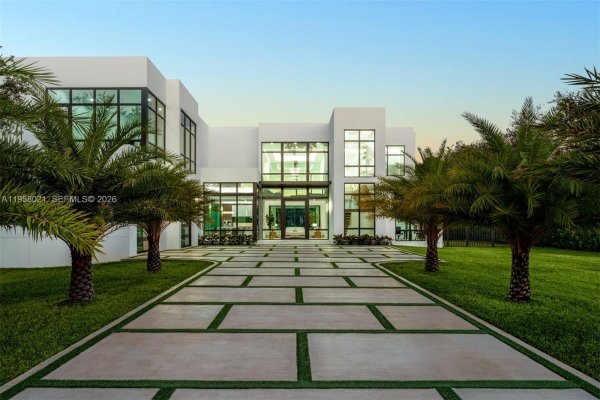 9525 SW 95th Ct Miami, FL 33176