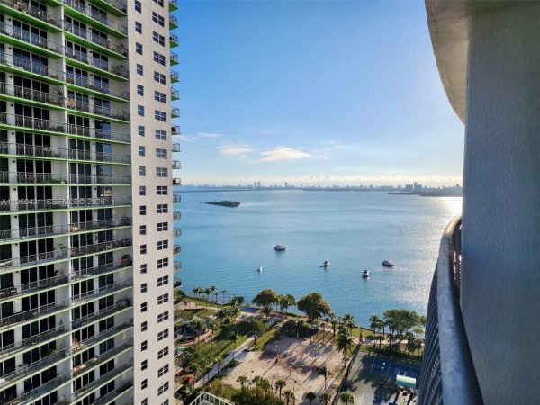 1750 N Bayshore Dr #2407 Miami, FL 33132