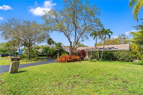 7521 SW 175th St Palmetto Bay, FL 33157