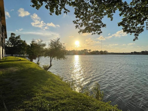 511 Ives Dairy Rd #301-6 Miami, FL 33179