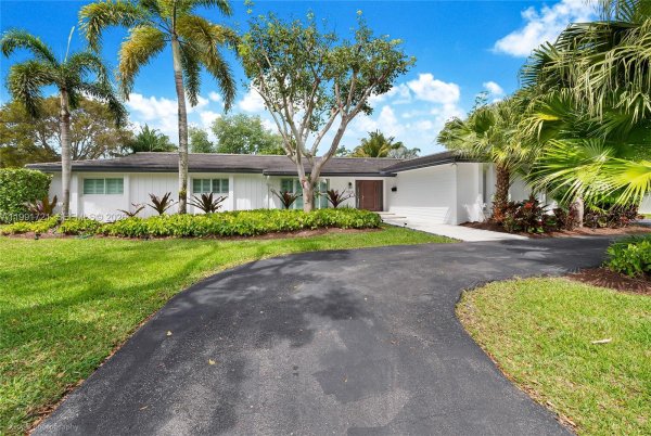 10330 SW 71st Ave Pinecrest, FL 33156
