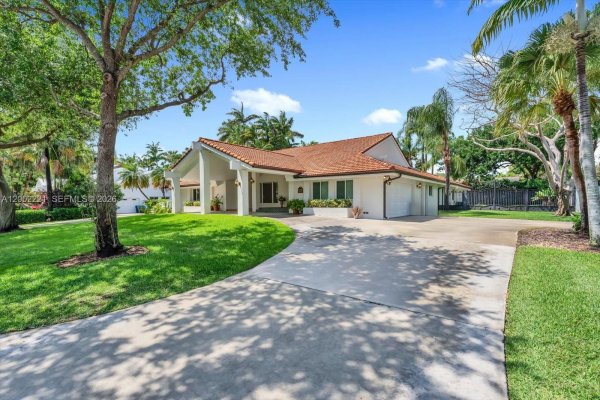 9941 SW 143rd St Miami, FL 33176