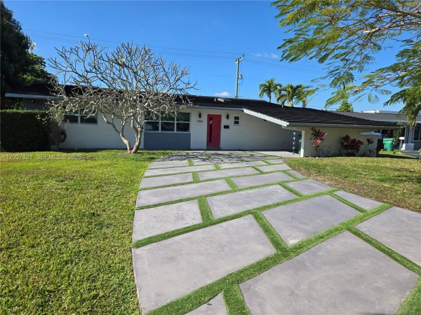 Undisclosed Address Palmetto Bay, FL 33176