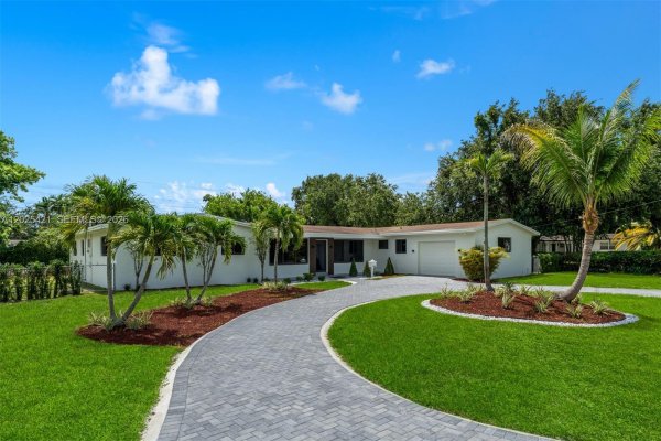 10825 SW 80th Ave Miami, FL 33156