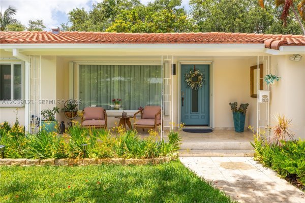 8920 NE 9th Ct Miami, FL 33138