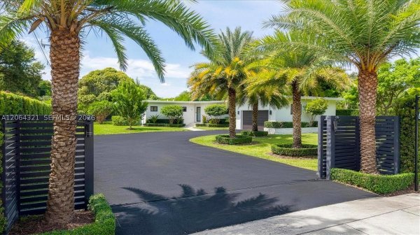 7240 Sunset Dr Miami, FL 33143