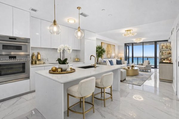 700 NE 24th St #3502 Miami, FL 33137