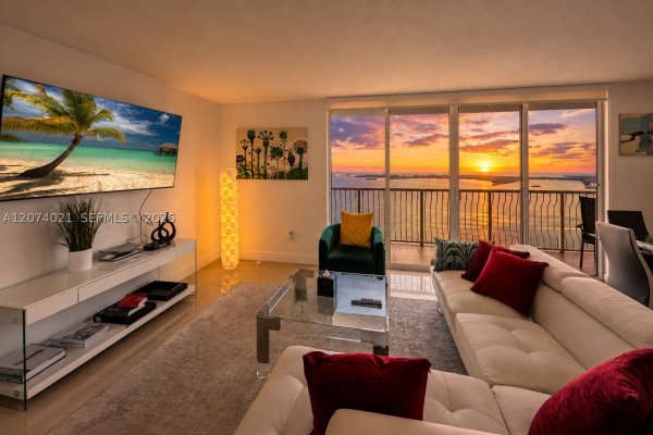 1200 Brickell Bay Dr #3701 Miami, FL 33131