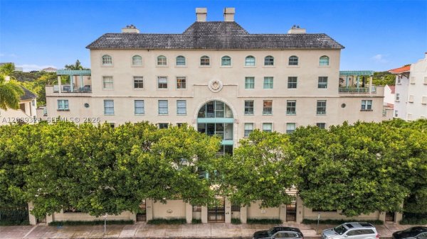 610 Valencia Ave #502 Coral Gables, FL 33134