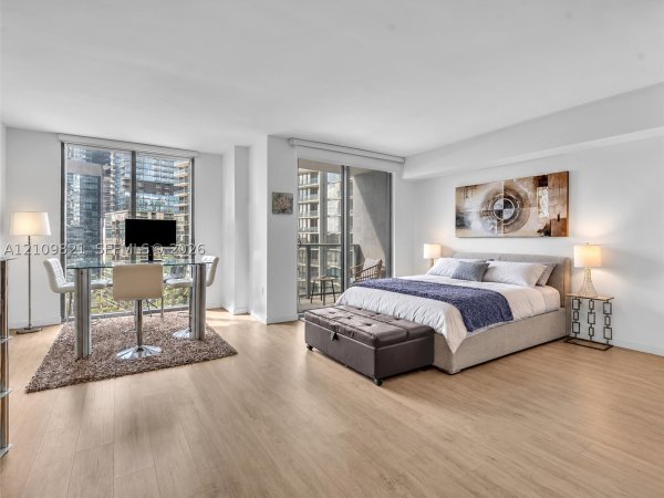 31 SE 6th St #2103 Miami, FL 33131