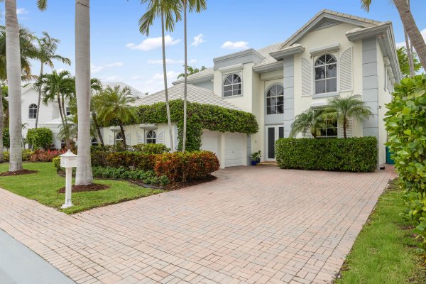 24 Grand Bay Estates Key Biscayne, FL 33149