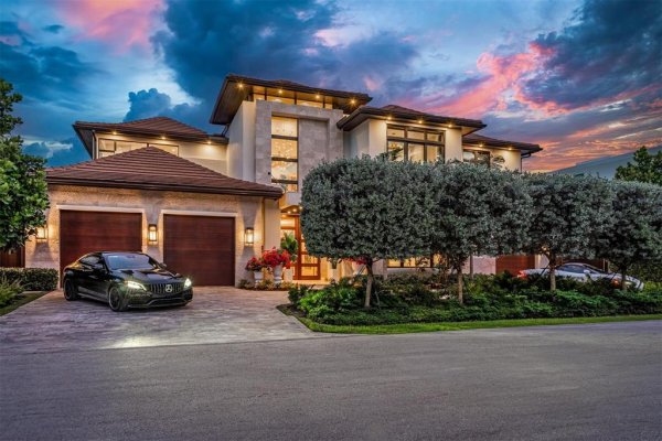 70 Isla Bahia Fort Lauderdale, FL 33316