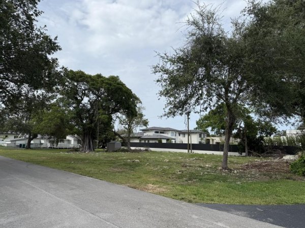 7260 SW 76th St Miami, FL 33143