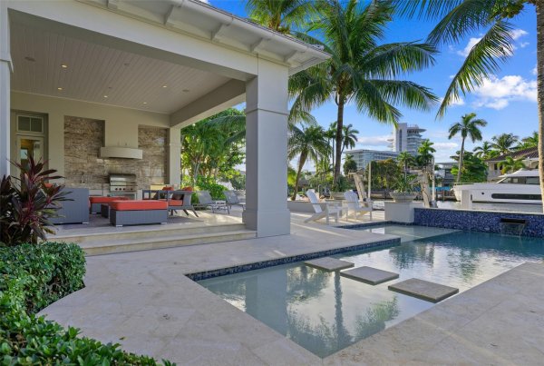 2530 Lucille Dr Fort Lauderdale, FL 33316