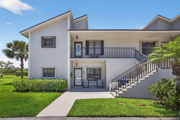 704 Clubhouse Jupiter, FL 33477