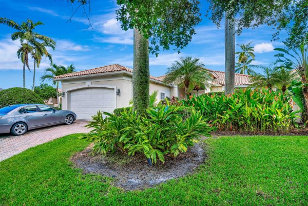 106 Village Clubhouse Cir Jupiter, FL 33458