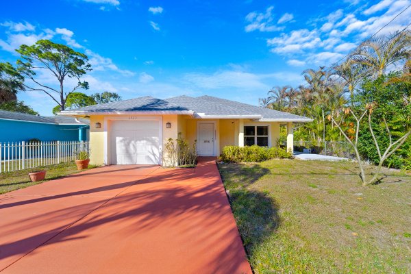 6923 S 1st Jupiter, FL 33458