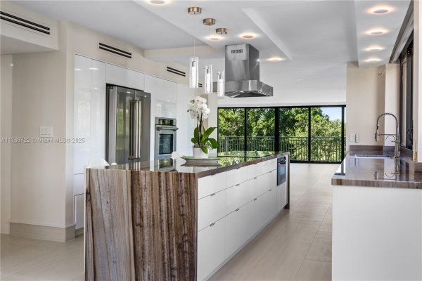 700 Coral Way #2 Coral Gables, FL 33134