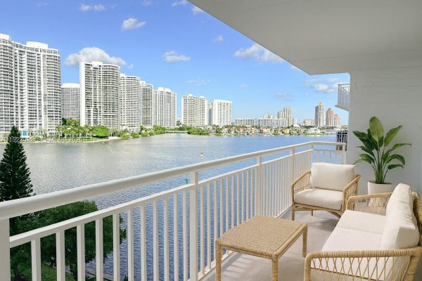 301 174th St #820 Sunny Isles Beach, FL 33160