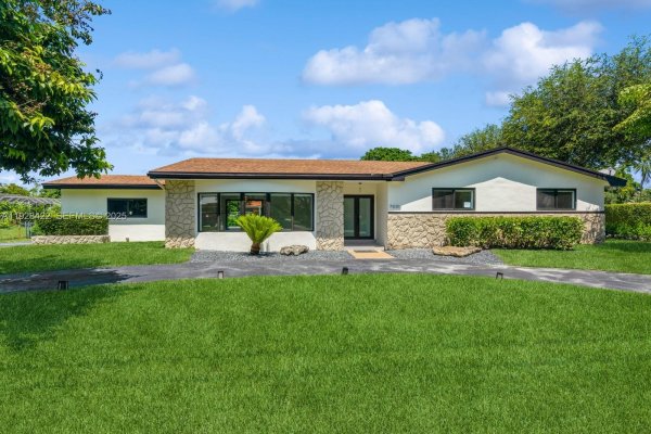 7001 SW 126th St Pinecrest, FL 33156