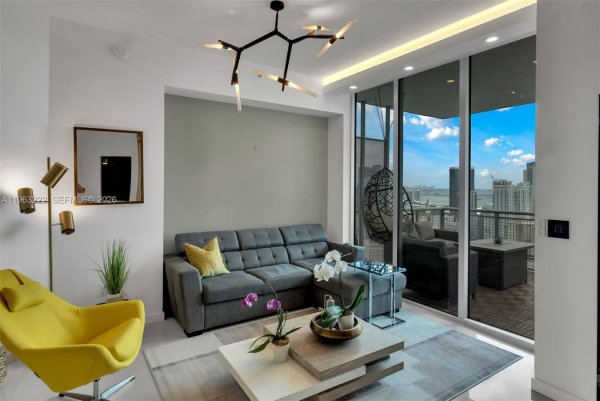 350 S Miami Ave #4103 Miami, FL 33130