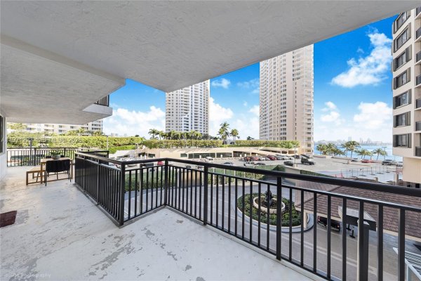 540 Brickell Key Dr #608 Miami, FL 33131