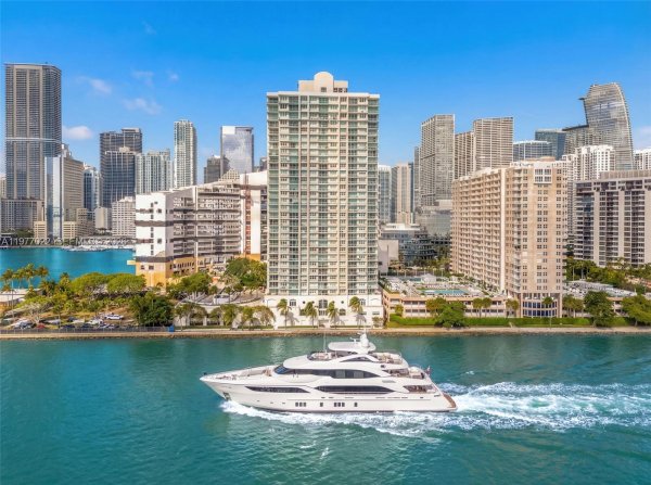 800 Claughton Is Dr #2804 Miami, FL 33131