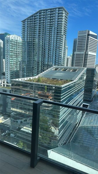 88 SW 7th St #2005 Miami, FL 33130