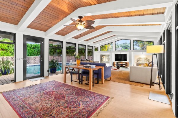 2132 Middle Riv Dr Fort Lauderdale, FL 33305