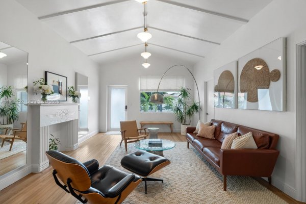 1310 Flamingo Way Miami Beach, FL 33139