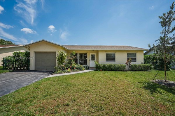 401 NW 83rd Way Pembroke Pines, FL 33024
