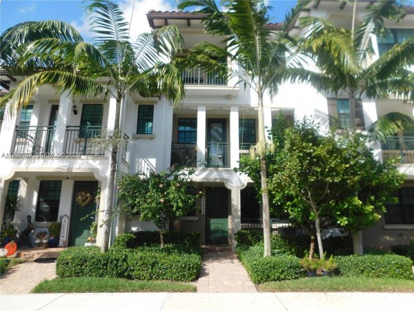 11317 SW 15th St #11317 Pembroke Pines, FL 33025