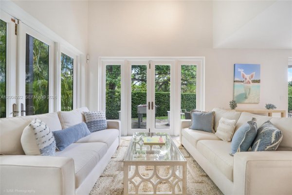 2449 S Bayshore Dr Miami, FL 33133