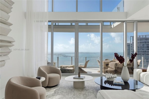 300 Biscayne Blvd #5002E Miami, FL 33131